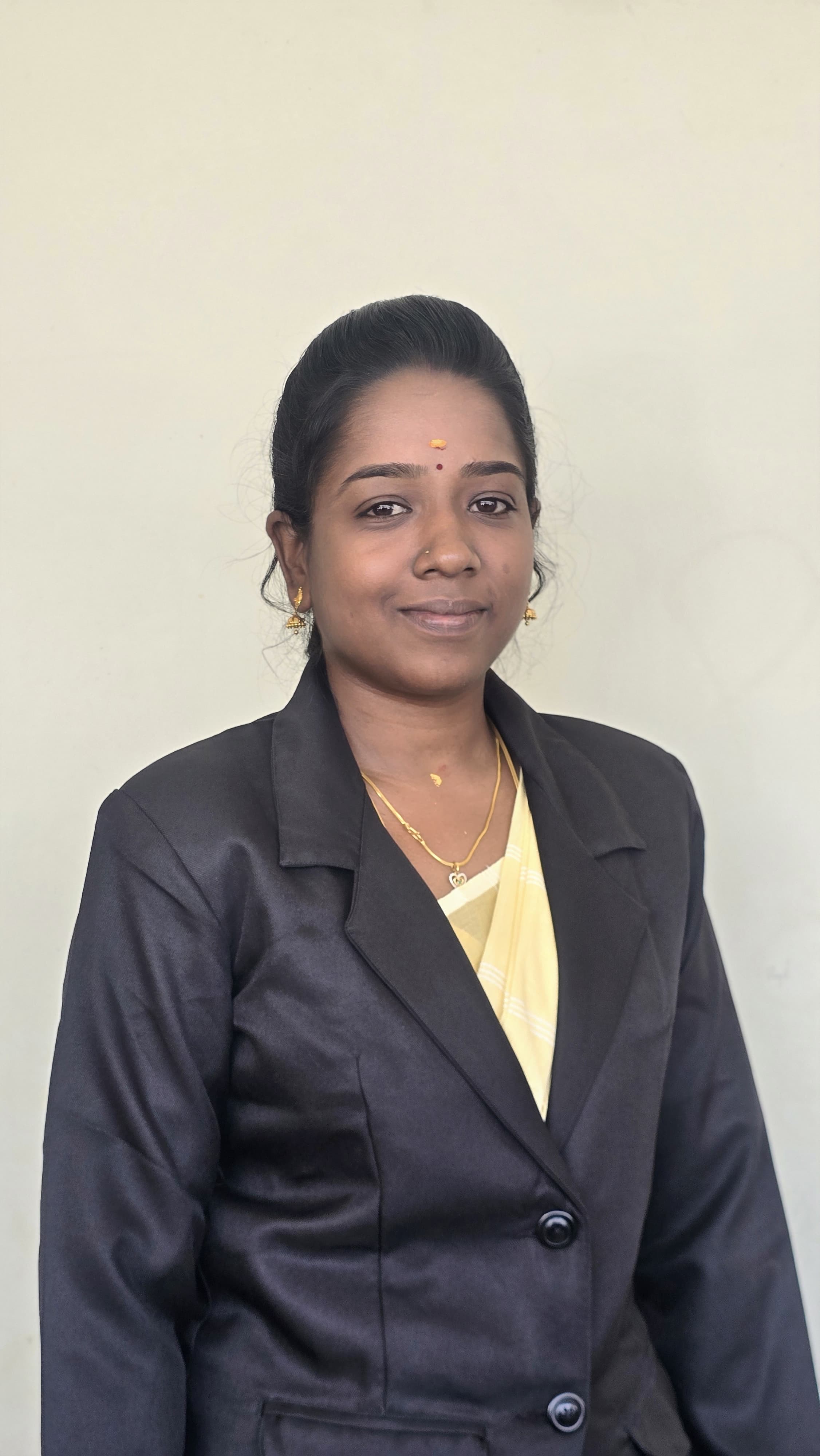 Dr.MONISHA S